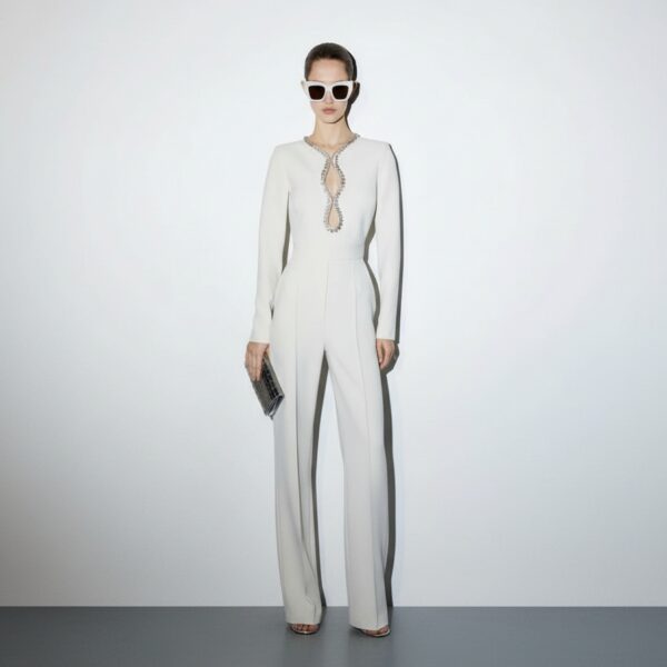 Combinaison blanche elegante femme